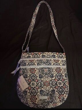 RETIRED NEW w tags Vera Bradley 3 Zip Hipster Lisbon Medallion